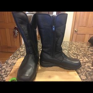 Leather winter boots.